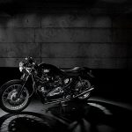 Triumph moottoripyörä, valomaalaus